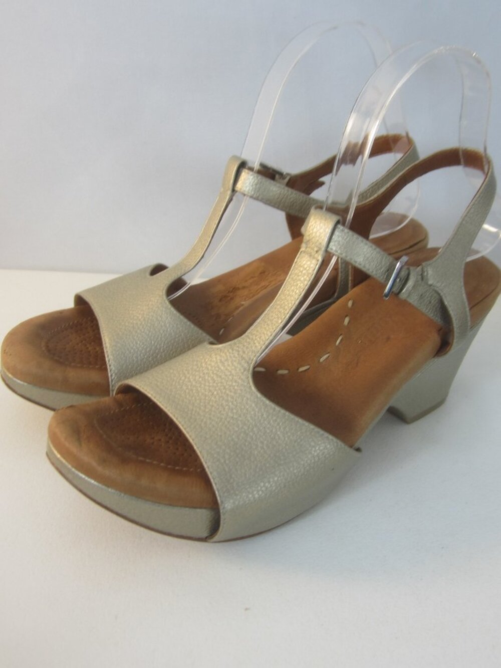 Gentle Souls Women 7.5 M Gold Day Dream T Strap Platform Leather Sandals - Picture 9 of 10